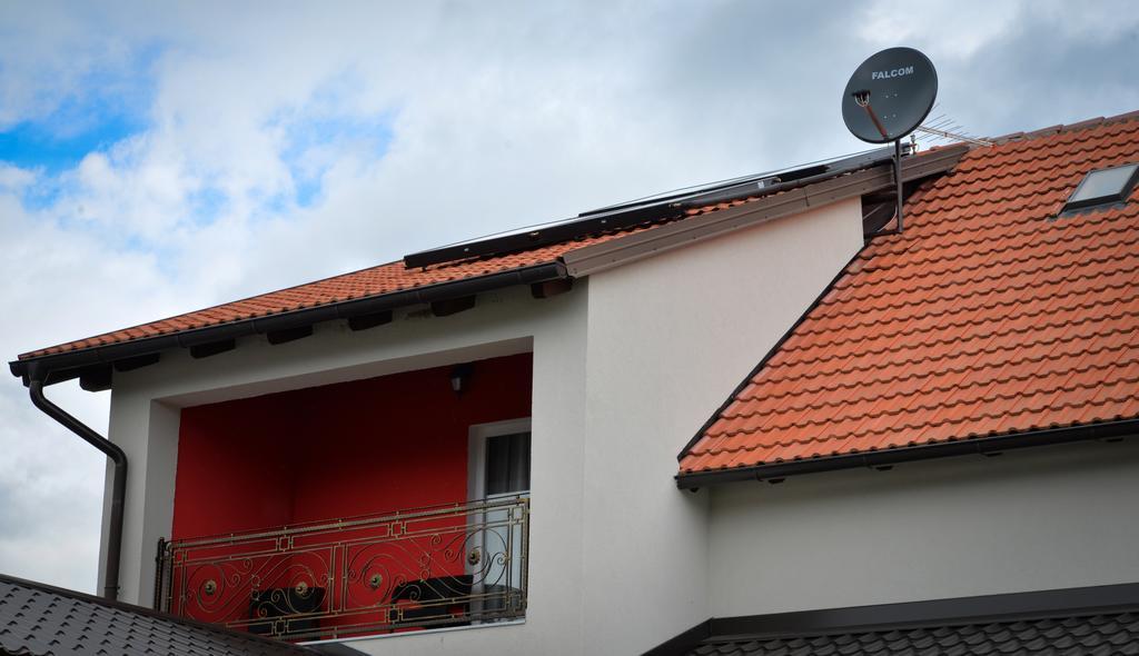 Guesthouse Pink Panther Udbina Kamer foto