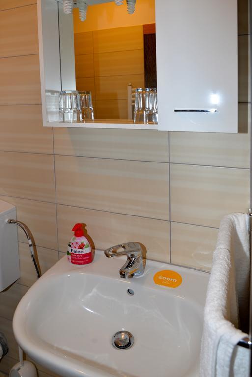 Guesthouse Pink Panther Udbina Kamer foto